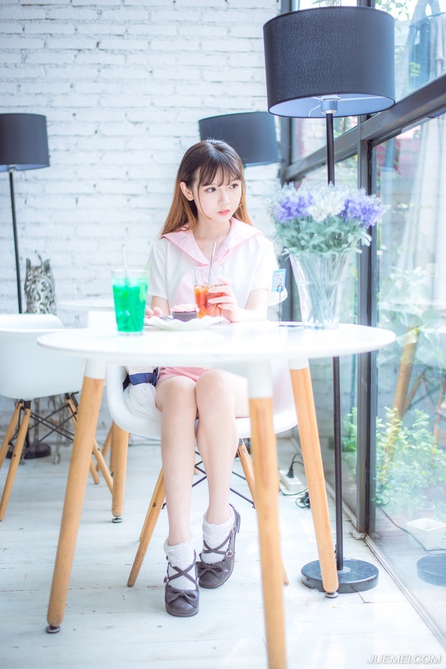 “此人与我等并非一条心，留之无用，甚至日后还会坏事。”法正摇了摇头，淡漠道。